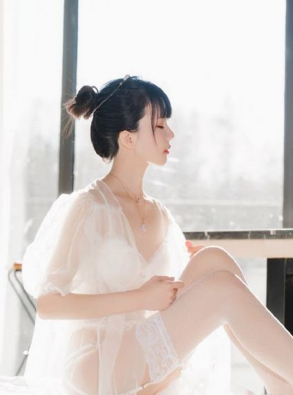 天降女子从二楼掉下来